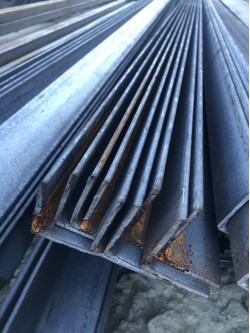 Уголок стальной лежалый